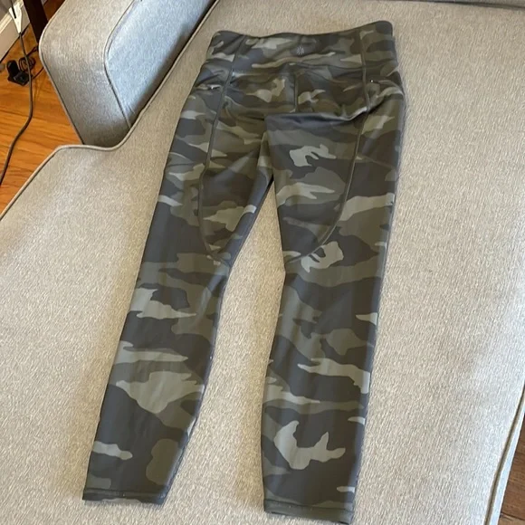 Athleta Green Camo Contender 7/8 Tight Leggings - Picture 9 of 13